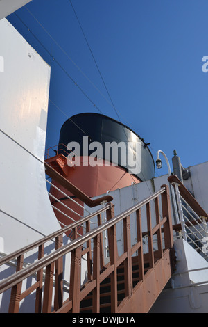 stockt die ein Trichter von der Queen Mary, 1936 Art-deco-Cunard Ocean Liner jetzt vertäut am Long Beach, Kalifornien Stockfoto