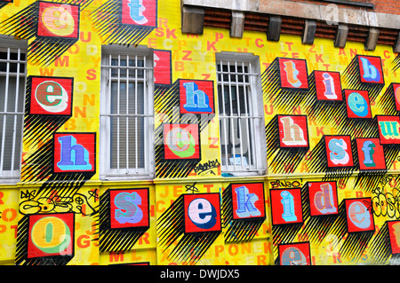 Straße Kunstwerk erstellt von Ben Eine, Middlesex Street, East London, England, UK Stockfoto