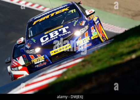 Andrew Jordan fährt in 2013 Dunlop MSA British Touring Car Championship in Brands Hatch, Kent Stockfoto