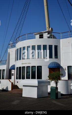 Die Veranda-Grill auf dem Heck des 1936 Art-deco-Cunard Ocean Liner Queen Mary vor Anker in Long Beach, Kalifornien Stockfoto