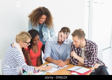 Gezielte junge Designerteam mit einem Treffen Stockfoto