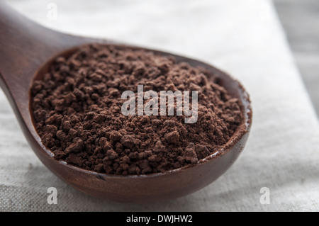 Instant-Kaffee in hölzernen Löffel, Nahaufnahme Stockfoto