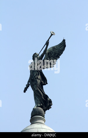 Engel des Sieges oben auf der Kuppel des Victoria Memorial, Kalkutta, Indien Stockfoto