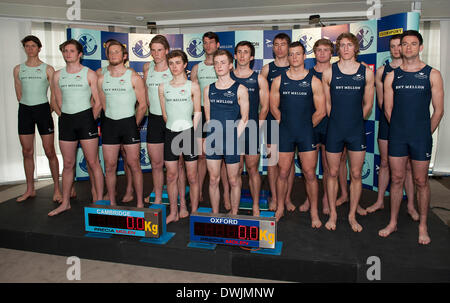 London, UK. 10. März 2014. OUBC und CUBC Besatzungen Cambridge und Oxford University Crew Ankündigungen und wiegen für die Herren- und Damen Universität-Regatten. Die Frauen Veranstaltung gesponsert von Newton findet 30. März und Herren Veranstaltung gesponsert von BNY Mellon am 6. April 2014 statt. Bildnachweis: Aktion Plus Sport/Alamy Live-Nachrichten Stockfoto