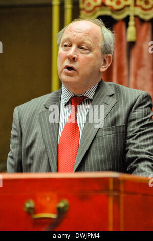 Belfast, Nordirland. 10. März 2014 - Jim Allister (TÜV) in den Senat Kammer, Parlamentsgebäude, Stormont zu sprechen. Bildnachweis: Stephen Barnes/Alamy Live-Nachrichten Stockfoto