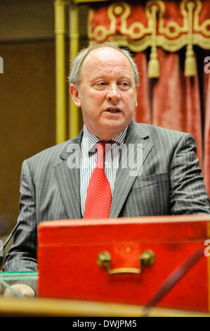 Belfast, Nordirland. 10. März 2014 - Jim Allister (TÜV) in den Senat Kammer, Parlamentsgebäude, Stormont zu sprechen. Bildnachweis: Stephen Barnes/Alamy Live-Nachrichten Stockfoto