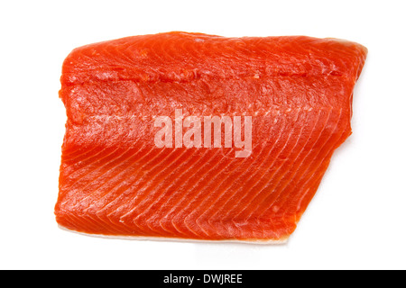 Wilde Alaska Sockeye oder Coho Lachs Filet isoliert auf einem weißen Studio-Hintergrund. Stockfoto