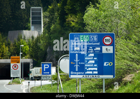 Anmeldung und Eingang der Arlberg Straße Tunnel, Österreich Stockfoto