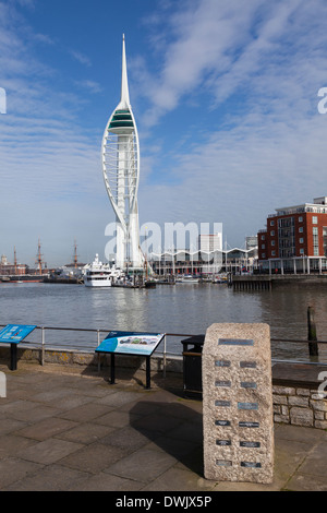 Spinnaker Tower Portsmouth von The Point, Spice Island gesehen. Stockfoto