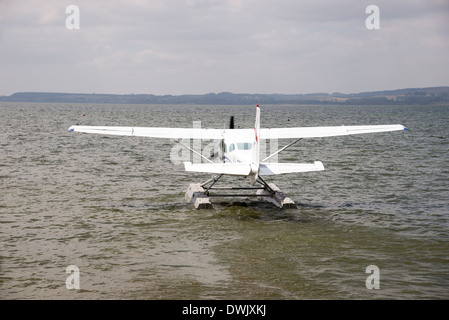 Wasserflugzeug aus einem See New Zealand ausziehen Stockfoto