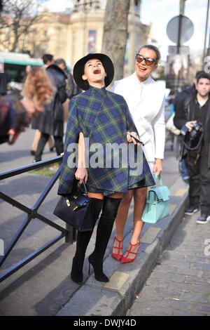 Miroslava Duma Ankunft bei der Miu Miu-Modenschau in Paris Fashion Week in Paris - 5. März 2014 - Start-und Landebahn Manhattan/Celine Gaille Stockfoto