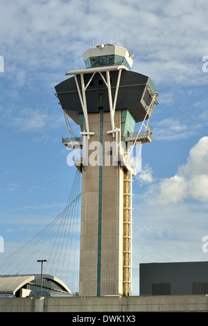 Ansicht eines Air Traffic Control Tower, Los Angeles International Airport, Los Angeles, Kalifornien, USA Stockfoto