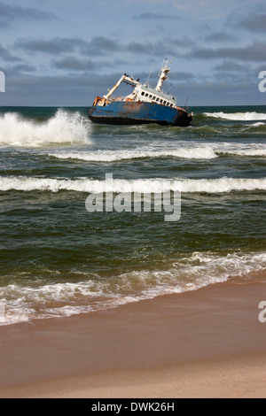 Ein Schiffswrack an der Skelettküste in Namibia Stockfoto