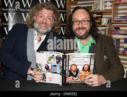 Datei-PICS: Milton Keynes, Bucks, UK. 10. März 2014.  TV-Köche Si King und Dave Myers - aka "The behaarte Biker" - melden Sie Kopien von ihrem neuen Buch "Asiatischen Abenteuer" bei Waterstones, Milton Keynes, Bucks am 10. März 2014. Si-König ist derzeit in Newcastle Hospital. Der Fernsehkoch hat einen Routinevorgang laut seinem Agenten unterzogen. Bildnachweis: KEITH MAYHEW/Alamy Live-Nachrichten Stockfoto