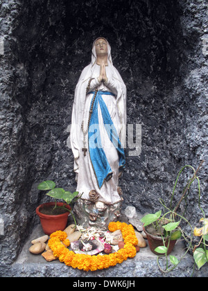 Statue der Muttergottes von Lourdes bei Mutter zu Hause, wo Mutter Teresa zum weiterleben 27. Januar 2009 in Kolkata, Westbengalen, Indien. Stockfoto