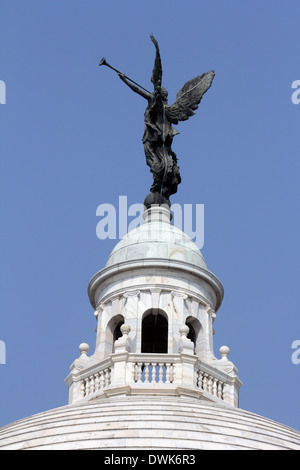 Engel des Sieges oben auf der Kuppel des Victoria Memorial, Kalkutta, Indien Stockfoto