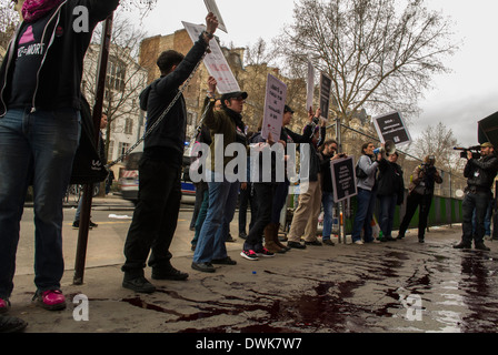 Paris, Frankreich, Europäische Aktivisten Gruppe, Act Up Paris, Protestieren bei 'Mou-lin Rouge' Theater, gegen Anti-Prostitution innerhalb von Traditionalistischen feministischen Gruppen gehalten werden Stockfoto