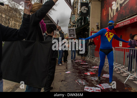 Paris, Frankreich, Europäische Aktivisten Gruppe, Act Up Paris, Protestieren bei 'Mou-lin Rouge' Theater, gegen Anti-Prostitution innerhalb von Traditionalistischen feministischen Gruppen gehalten werden Stockfoto