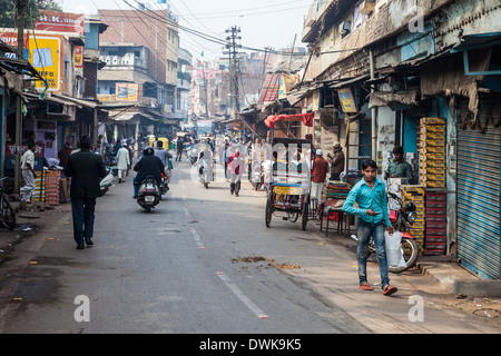 Agra, Indien. Straßenszene, Kinari Basar Bereich. Stockfoto