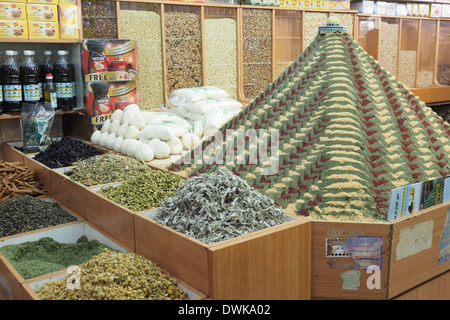 Pyramide Gewürz-Display in einem Gewürz-Shop in der arabischen Viertel der Jerusalemer Altstadt. Stockfoto