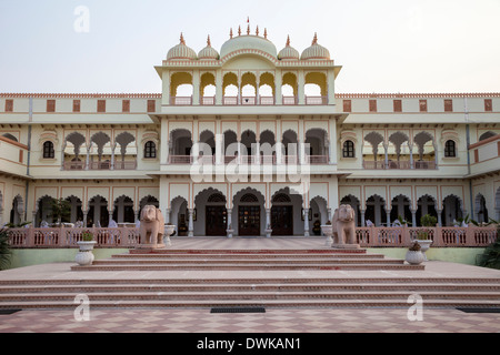 Laxmi Niwas Palace Hotel, ein modernes Hotel angrenzend an das Laxmi Vilas Palace Hotel, ein Hotel. Stockfoto