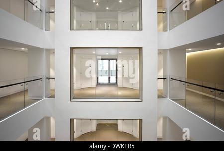 Aldwich House, London, Vereinigtes Königreich. Architekt: Morey Smith, 2013. Innenansichten um wichtigsten Atrium. Stockfoto