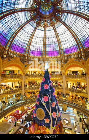 Weihnachtsschmuck in den Galeries Lafayette, Paris, Frankreich, Europa Stockfoto