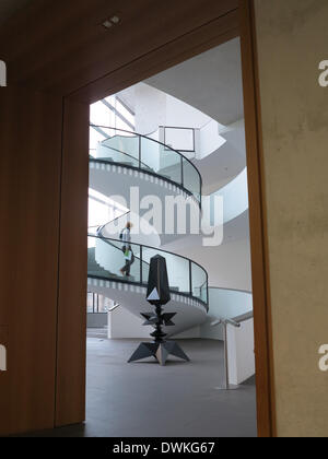 Die Eingangshalle des neuen Museums in Nürnberg im Februar 2014. Stockfoto