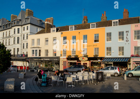 Café im Freien und typische Terrasse im Zentrum von Margate, Kent, England, Vereinigtes Königreich, Europa Stockfoto