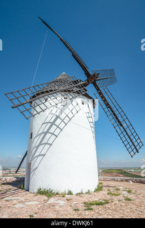 Typische spanische Windmühlen im Alcazar de San Juan Stockfoto