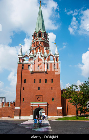 Dreieinigkeit Torturm im Kreml, UNESCO-Weltkulturerbe, Moskau, Russland, Europa Stockfoto