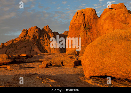 Landschaft mit Felsen rund um den Granit Berg Spitzkoppe, Namibia, Afrika Stockfoto