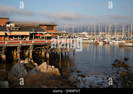 Monterey Docks und Fishermans Wharf Restaurants, Monterey, Monterey County, California, Vereinigte Staaten von Amerika, Nordamerika Stockfoto