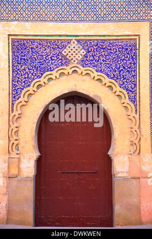 Tor zum Königspalast, Meknès, Marokko, Nordafrika, Afrika Stockfoto