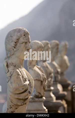 Statuen im Belvedere der Unendlichkeit in der Villa Cimbrone in Ravello, Amalfiküste, UNESCO Website, Kampanien, Italien, Mittelmeer Stockfoto