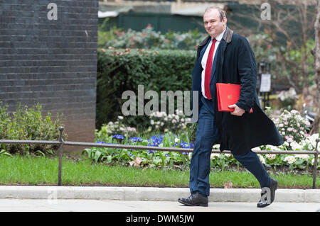 London, UK. 11. März 2014. Minister zu eine Kabinettssitzung in 10 Downing Street besuchen. Im Bild: ED DAVEY MP - Secretary Of State for Energy and Climate Change. Bildnachweis: Lee Thomas/Alamy Live-Nachrichten Stockfoto