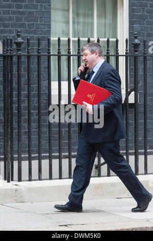 London, UK. 11. März 2014. Minister zu eine Kabinettssitzung in 10 Downing Street besuchen. Im Bild: ALISTAIR CARMICHAEL - Staatssekretär für Schottland. Bildnachweis: Lee Thomas/Alamy Live-Nachrichten Stockfoto