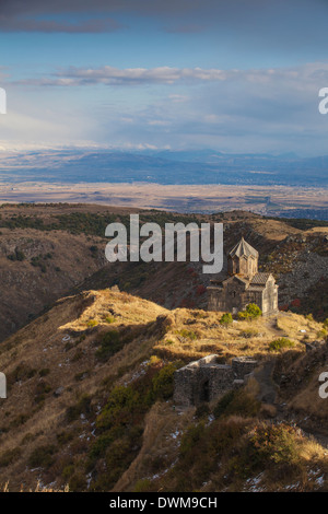 Kirche der Surb Astvatsatsin (Vahramashen Kirche) am Amberd Festung an den Hängen des Mount Aragats, Eriwan, Aragatsotn, Armenien Stockfoto