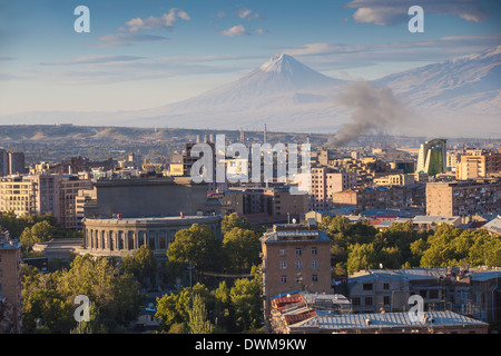 Ansicht von Eriwan und Berg Ararat aus Kaskade, Eriwan, Armenien, Zentral-Asien, Asien Stockfoto