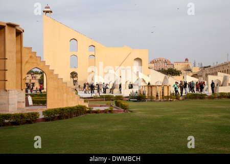 Jaipur, Rajasthan, Indien. Jantar Mantar, eine aus dem 18. Jahrhundert-Website für astronomische Beobachtungen, heute ein UNESCO-Welterbe. Stockfoto