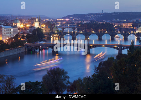 Brücken über die Moldau, einschließlich der Karlsbrücke und der Altstädter Brückenturm, der UNESCO, Prag, Tschechische Republik Stockfoto