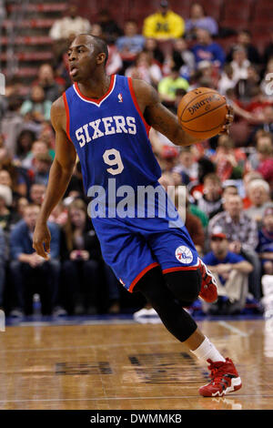 8. März 2014: Philadelphia 76ers shooting guard James Anderson (9) in Aktion während der NBA-Spiel zwischen den Utah Jazz und die Philadelphia 76ers im Wells Fargo Center in Philadelphia, Pennsylvania. Die Jazz gewann 104-92. (Christopher Szagola/Cal Sport Media) Stockfoto