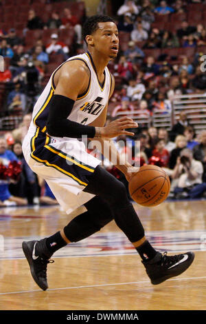 8. März 2014: Utah Jazz Point Guard Trey Burke (3) in Aktion während der NBA-Spiel zwischen den Utah Jazz und die Philadelphia 76ers im Wells Fargo Center in Philadelphia, Pennsylvania. Die Jazz gewann 104-92. (Christopher Szagola/Cal Sport Media) Stockfoto