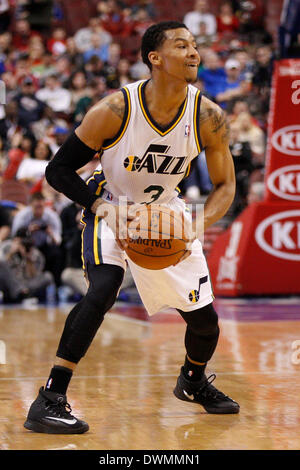 8. März 2014: Utah Jazz Point Guard Trey Burke (3) in Aktion während der NBA-Spiel zwischen den Utah Jazz und die Philadelphia 76ers im Wells Fargo Center in Philadelphia, Pennsylvania. Die Jazz gewann 104-92. (Christopher Szagola/Cal Sport Media) Stockfoto