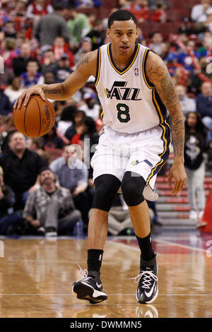 8. März 2014: Utah Jazz Point guard Diante Garrett (8) in Aktion während der NBA-Spiel zwischen den Utah Jazz und die Philadelphia 76ers im Wells Fargo Center in Philadelphia, Pennsylvania. Die Jazz gewann 104-92. (Christopher Szagola/Cal Sport Media) Stockfoto