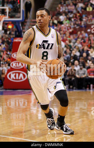 8. März 2014: Utah Jazz Point guard Diante Garrett (8) in Aktion während der NBA-Spiel zwischen den Utah Jazz und die Philadelphia 76ers im Wells Fargo Center in Philadelphia, Pennsylvania. Die Jazz gewann 104-92. (Christopher Szagola/Cal Sport Media) Stockfoto