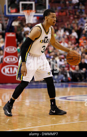 8. März 2014: Utah Jazz Point Guard Trey Burke (3) in Aktion während der NBA-Spiel zwischen den Utah Jazz und die Philadelphia 76ers im Wells Fargo Center in Philadelphia, Pennsylvania. Die Jazz gewann 104-92. (Christopher Szagola/Cal Sport Media) Stockfoto