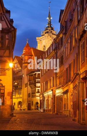 Dämmerung Straßenszene in Colmar, Elsass, Frankreich Stockfoto