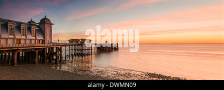 Penarth Pier in der Nähe von Cardiff, Vale of Glamorgan, Wales, Vereinigtes Königreich, Europa Stockfoto