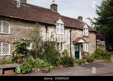 Steinhaus gebaut Terrasse im Dorf Mells, Someret, England, Großbritannien Stockfoto